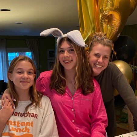 Zoie Laurel May Herpin with her mother Jodie Sweetin and sister  Beatrix Carlin Sweetin-Coyle.